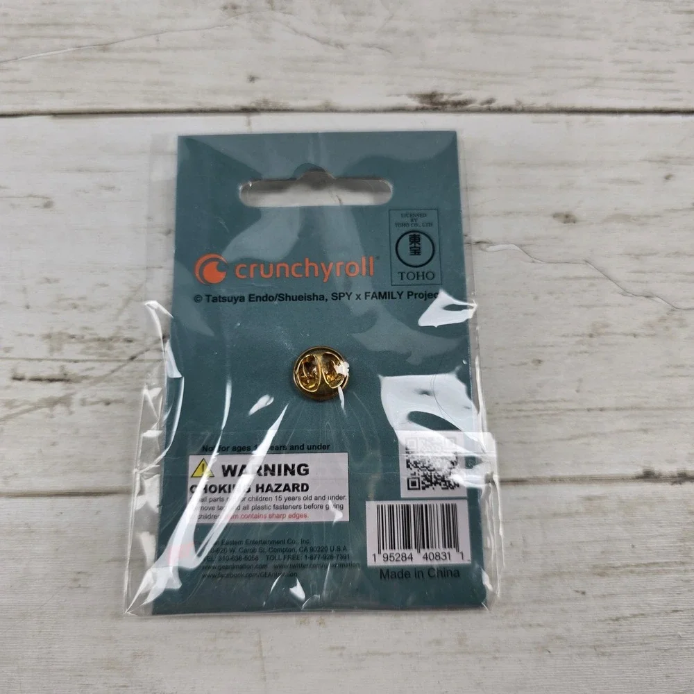 NEW Spy x Family Yor Forger Stiletto Dagger Enamel Pin Gold Glitter Crunchyroll